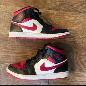 Air Jordan 1 Mid Noble Red